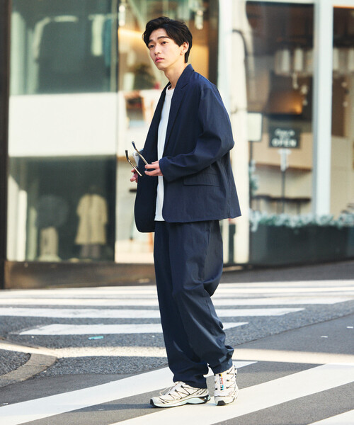 FREAK'S STORE（フリークスストア）の「限定展開 AiRide/エアライド リラックスフィット ポケッタブルトラベルセットアップ/テーラードジャケット/ワイドテーパードパンツ/吸水速乾/UVカット（セットアップ・メンズ・ブラック/グレイッシュベージュ/ネイビー/チャコールグレー・LARGE/MEDIUM/SMALL）」の6枚目の写真