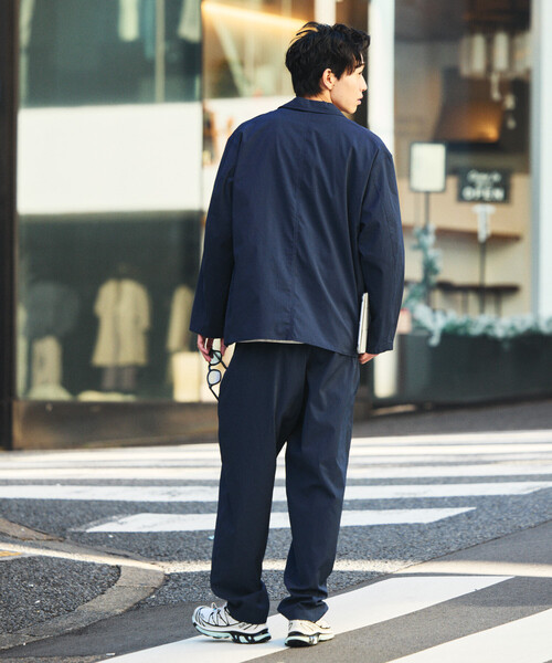 FREAK'S STORE（フリークスストア）の「限定展開 AiRide/エアライド リラックスフィット ポケッタブルトラベルセットアップ/テーラードジャケット/ワイドテーパードパンツ/吸水速乾/UVカット（セットアップ・メンズ・ブラック/グレイッシュベージュ/ネイビー/チャコールグレー・LARGE/MEDIUM/SMALL）」の7枚目の写真