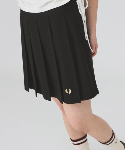 FRED PERRY(フレッドペリー)の「【別注】FRED PERRY / プリーツ ショーツ(その他パンツ・レディース・ナチュラル/ブラック・8/10)」の2枚目の写真