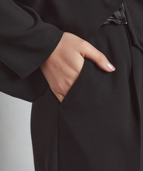 Callarus Black Formal（カラルスブラックフォーマル）の「前開きアシメジャケットドッキングデザインブラウス+ワイドパンツセットアップ〔Callarus〕洗える防しわ（スーツセット・レディース・ブラック・M/L/LL/3L）」の20枚目の写真