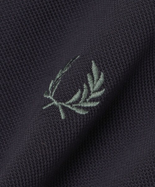 SHIPS（シップス）の「【SHIPS別注】FRED PERRY: ワンポイント ロゴ ピケ オープンカラーシャツ（シャツ/ブラウス・メンズ・ダークグレー/ネイビー・X-LARGE/LARGE/MEDIUM/SMALL）」の21枚目の写真