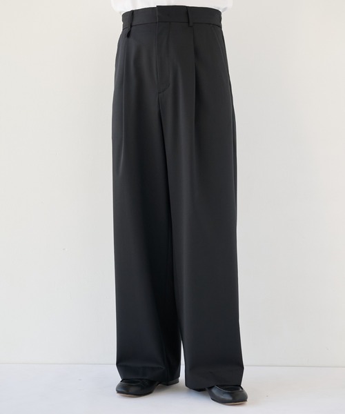 PUBLIC TOKYO(パブリックトウキョウ)の「【残りわずか】Summer Dailymotion Slacks /夏服/ワイド/ハリ感/ワンタック(スラックス・メンズ・ダークグレー/ブラック/ブラック系その他/グレー系その他/ベージュ・L/M/S)」の3枚目の写真
