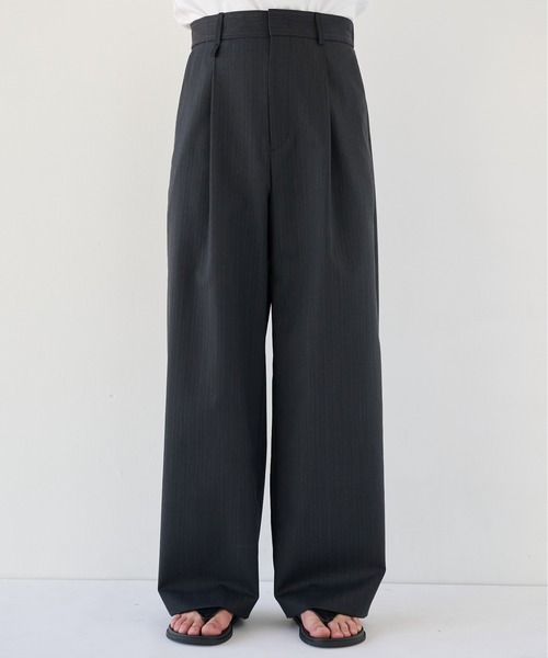 PUBLIC TOKYO(パブリックトウキョウ)の「【残りわずか】Summer Dailymotion Slacks /夏服/ワイド/ハリ感/ワンタック(スラックス・メンズ・ダークグレー/ブラック/ブラック系その他/グレー系その他/ベージュ・L/M/S)」の5枚目の写真