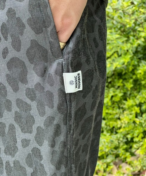 MAGIC NUMBER(マジック ナンバー)の「【MAGIC NUMBER】RAYON TWILL LEOPARD BEACH PANTS(その他パンツ・メンズ・ブラウン/ブラック・LARGE/X-LARGE/MEDIUM)」の7枚目の写真