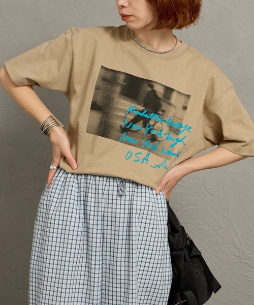 Manhattan Portage（マンハッタンポーテージ）の「【WEB先行予約】［MANHATTAN PORTAGE/マンハッタンポーテージ］ 別注 フォトプリントTシャツ（Tシャツ/カットソー・レディース・ベージュ/ホワイト/ネイビー・M/S/XL/L）」の17枚目の写真