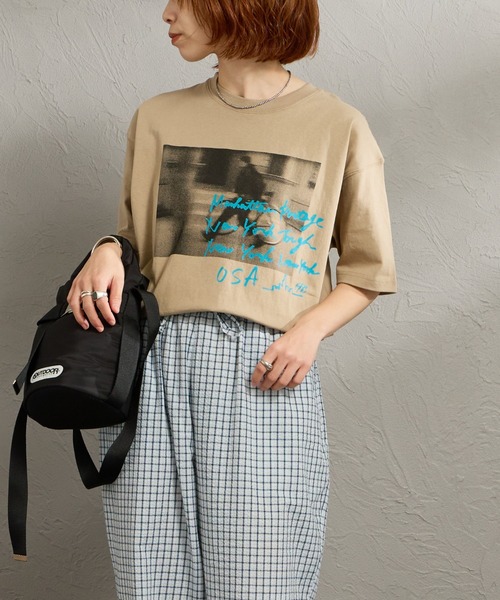 Manhattan Portage（マンハッタンポーテージ）の「【WEB先行予約】［MANHATTAN PORTAGE/マンハッタンポーテージ］ 別注 フォトプリントTシャツ（Tシャツ/カットソー・レディース・ベージュ/ホワイト/ネイビー・M/S/XL/L）」の18枚目の写真