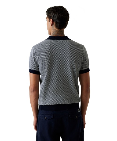 Guess（ゲス）の「LAKE Bi-Color Stitched Sweater（ポロシャツ・メンズ・ブラック/ベージュ・SMALL/X-LARGE/LARGE/MEDIUM）」の3枚目の写真