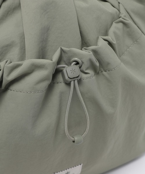 Snow Peak(スノーピーク)の「Snow Peak / Softwill Bucket Bag ソフトウィル バケットバッグ 海外限定(ショルダーバッグ・レディース・カーキ/ライトベージュ/ブラック/コーラルピンク・ONE SIZE)」の8枚目の写真