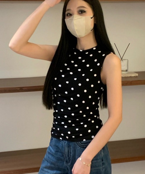 Sibra（シブラ）の「ドット柄ハイネックノースリーブシャーリングトップス（タンクトップ・レディース・ブラック/アイボリー・M）」の15枚目の写真