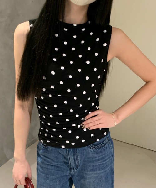 Sibra（シブラ）の「ドット柄ハイネックノースリーブシャーリングトップス（タンクトップ・レディース・ブラック/アイボリー・M）」の11枚目の写真