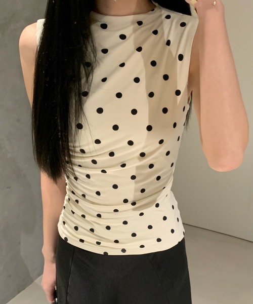 Sibra（シブラ）の「ドット柄ハイネックノースリーブシャーリングトップス（タンクトップ・レディース・ブラック/アイボリー・M）」の3枚目の写真