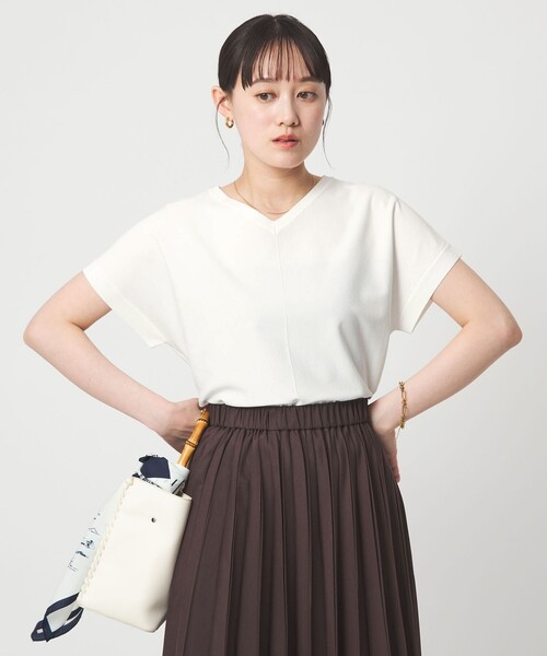 green label relaxing（グリーンレーベルリラクシング）の「Vネック プルオーバー ニット ウォッシャブル 接触冷感 UVカット（ニット/セーター・レディース・ライム/ダークブラウン/ホワイト/ブラック・FREE）」の14枚目の写真