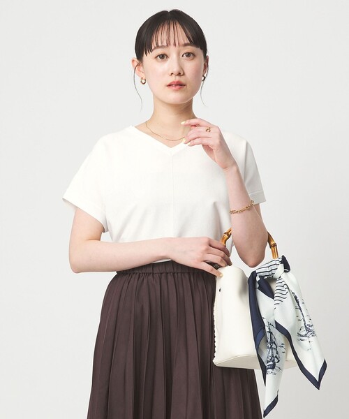 green label relaxing（グリーンレーベルリラクシング）の「Vネック プルオーバー ニット ウォッシャブル 接触冷感 UVカット（ニット/セーター・レディース・ライム/ダークブラウン/ホワイト/ブラック・FREE）」の15枚目の写真