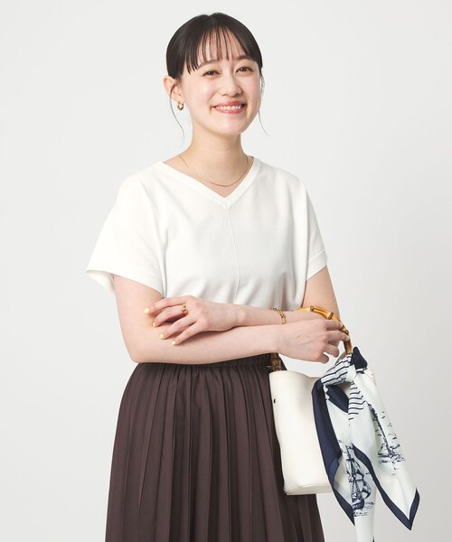 green label relaxing（グリーンレーベルリラクシング）の「Vネック プルオーバー ニット ウォッシャブル 接触冷感 UVカット（ニット/セーター・レディース・ライム/ダークブラウン/ホワイト/ブラック・FREE）」の16枚目の写真