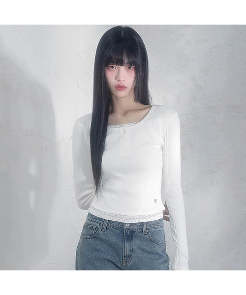Vivacious（ビバシャス）の「ミュリエルフラワーパンチングレイヤードT_5Colors（Tシャツ/カットソー・レディース・ブラック/ライトグレー/アイボリー/ネイビー/スカイブルー・SMALL/MEDIUM）」の2枚目の写真