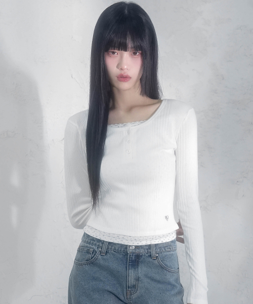 Vivacious（ビバシャス）の「ミュリエルフラワーパンチングレイヤードT_5Colors（Tシャツ/カットソー・レディース・ブラック/ライトグレー/アイボリー/ネイビー/スカイブルー・SMALL/MEDIUM）」の7枚目の写真