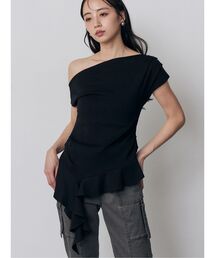 ラッフルヘムワンショルトップス 夏服