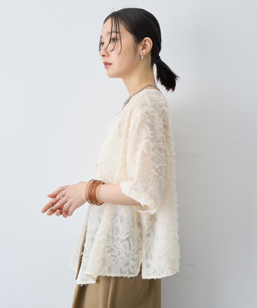 anyfee(エニフィー)の「【anyfee/大きいサイズ】ニュアンス柄シアージャガードブラウス(2026SS)(シャツ/ブラウス・レディース・アイボリー/ブラック・LL/3L/4L/5L)」の4枚目の写真