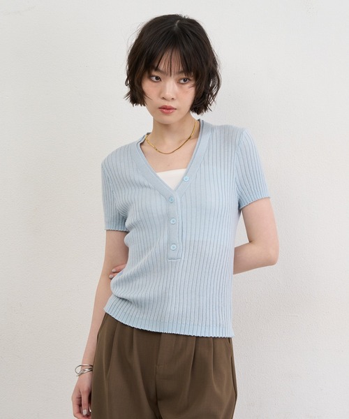 NUJOH(ヌゾ)の「Henley Rib Knit Top / ヘンリーリブニットトップス(ニット/セーター・レディース・グレー/ライトベージュ/アイボリー/ライトブルー・FREE)」の4枚目の写真