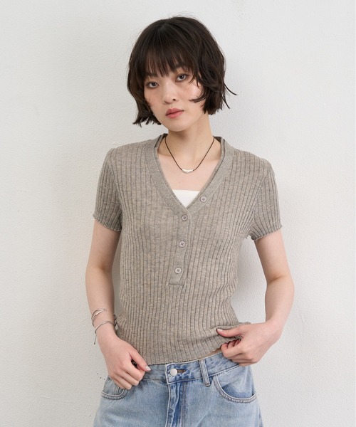 NUJOH(ヌゾ)の「Henley Rib Knit Top / ヘンリーリブニットトップス(ニット/セーター・レディース・グレー/ライトベージュ/アイボリー/ライトブルー・FREE)」の7枚目の写真