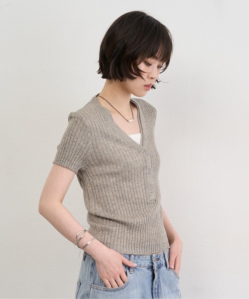 NUJOH(ヌゾ)の「Henley Rib Knit Top / ヘンリーリブニットトップス(ニット/セーター・レディース・グレー/ライトベージュ/アイボリー/ライトブルー・FREE)」の8枚目の写真