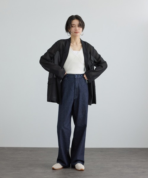 KURO(クロ)の「【KURO for SALON(クロ)】別注EASY TUCK DENIM INDIGO / デニムパンツ(デニムパンツ・レディース・ネイビー・1/0)」の2枚目の写真