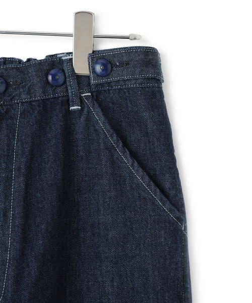 KURO(クロ)の「【KURO for SALON(クロ)】別注EASY TUCK DENIM INDIGO / デニムパンツ(デニムパンツ・レディース・ネイビー・1/0)」の9枚目の写真