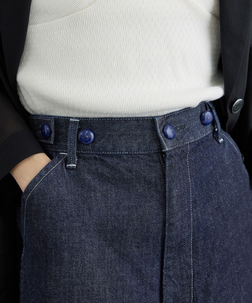 KURO(クロ)の「【KURO for SALON(クロ)】別注EASY TUCK DENIM INDIGO / デニムパンツ(デニムパンツ・レディース・ネイビー・1/0)」の18枚目の写真