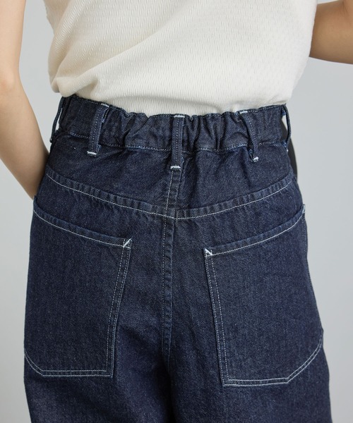 KURO(クロ)の「【KURO for SALON(クロ)】別注EASY TUCK DENIM INDIGO / デニムパンツ(デニムパンツ・レディース・ネイビー・1/0)」の19枚目の写真