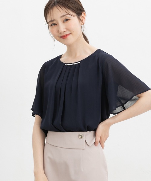 Honeys（ハニーズ）の「【接触冷感】ひんやり裏地ブラウス（シャツ/ブラウス・レディース・イエロー/グレイッシュベージュ/グリーン/アイボリー/ネイビー・3L/L/LL/M/S）」の4枚目の写真
