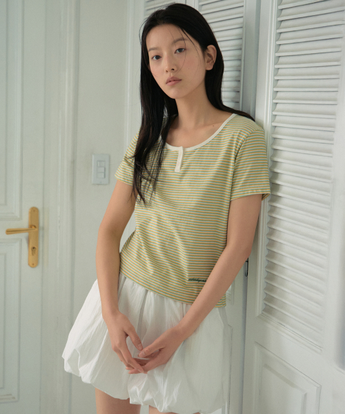 WEDNESDAYOASISFORWOMEN(ウェンズデー オアシス フォー ウーマン)の「アルロストライプヘンリーネック半袖Tシャツ_YELLOW(WB6TP29)(Tシャツ/カットソー・レディース・イエロー・FREE)」の2枚目の写真