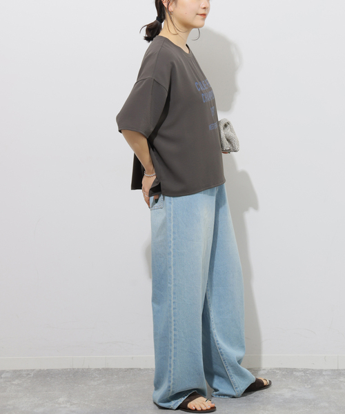 JOURNAL STANDARD relume（ジャーナルスタンダード　レリューム）の「《追加》2WAYジョーゼットロゴTEE（Tシャツ/カットソー・レディース・ダークブルー/ホワイト系その他/ブラウン/スミクロ・FREE）」の6枚目の写真