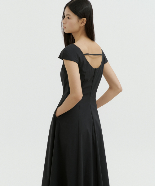 LUCIR ZU(ルシールズ)の「Mare Boatneck Flare Dress (black)(ワンピース・レディース・その他・SMALL/MEDIUM)」の3枚目の写真