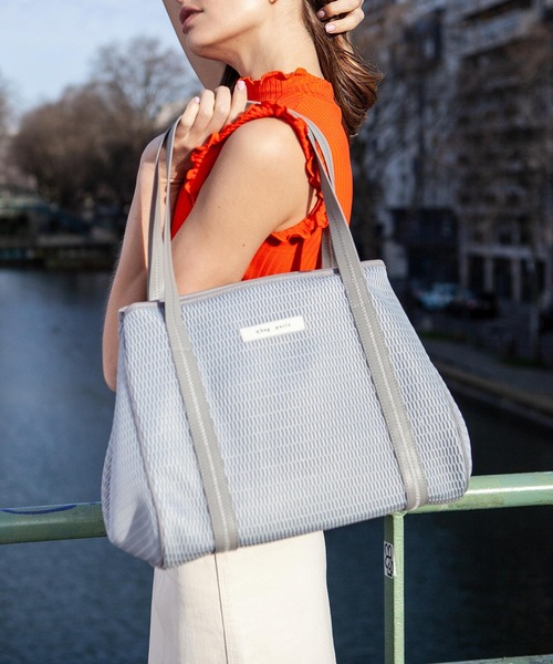 q bag paris(キューバッグパリ)の「【洗濯機洗い可】nest zip M ネストジップ エム トートバッグ(トートバッグ・レディース・ブラウン系その他2/ブラウン系その他/チョコ/タン/ブラック系その他/ライトブラウン/ブルー系その他/イエロー系その他/レッド系その他/ローズ/ピンク系その他/グリーン系その他/ベージュ系その他/グレー系その他/ホワイト系その他/グレー系その他4/グレー系その他3/グレー系その他2/ライトピンク/スモークピンク/ピンク系その他2/ブルー系その他2/グリーン系その他2/ブラック/ライトブルー/アッシュグレー/ライトグレー/ホワイト/ブルー/オリーブ/ダークオリーブ/グレー/ライトグリーン/ダークグレー・FREE)」の7枚目の写真