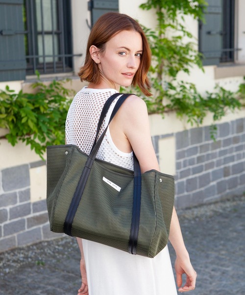 q bag paris(キューバッグパリ)の「【洗濯機洗い可】nest zip M ネストジップ エム トートバッグ(トートバッグ・レディース・ブラウン系その他2/ブラウン系その他/チョコ/タン/ブラック系その他/ライトブラウン/ブルー系その他/イエロー系その他/レッド系その他/ローズ/ピンク系その他/グリーン系その他/ベージュ系その他/グレー系その他/ホワイト系その他/グレー系その他4/グレー系その他3/グレー系その他2/ライトピンク/スモークピンク/ピンク系その他2/ブルー系その他2/グリーン系その他2/ブラック/ライトブルー/アッシュグレー/ライトグレー/ホワイト/ブルー/オリーブ/ダークオリーブ/グレー/ライトグリーン/ダークグレー・FREE)」の20枚目の写真