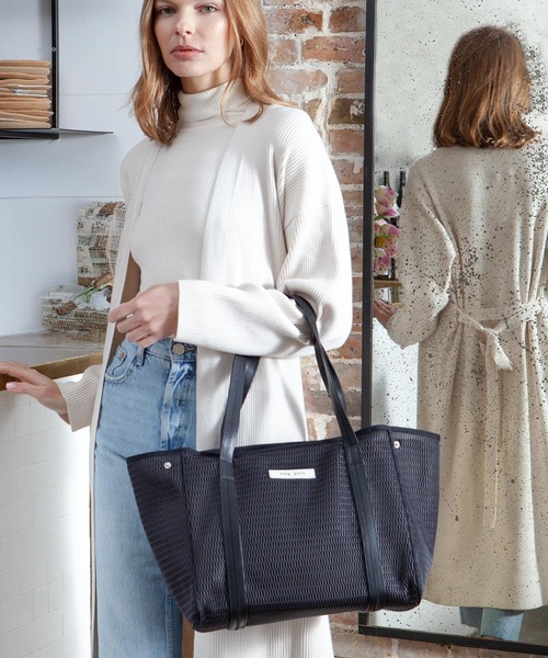 q bag paris(キューバッグパリ)の「【洗濯機洗い可】nest zip M ネストジップ エム トートバッグ(トートバッグ・レディース・ブラウン系その他2/ブラウン系その他/チョコ/タン/ブラック系その他/ライトブラウン/ブルー系その他/イエロー系その他/レッド系その他/ローズ/ピンク系その他/グリーン系その他/ベージュ系その他/グレー系その他/ホワイト系その他/グレー系その他4/グレー系その他3/グレー系その他2/ライトピンク/スモークピンク/ピンク系その他2/ブルー系その他2/グリーン系その他2/ブラック/ライトブルー/アッシュグレー/ライトグレー/ホワイト/ブルー/オリーブ/ダークオリーブ/グレー/ライトグリーン/ダークグレー・FREE)」の8枚目の写真