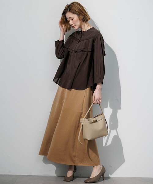 23区(ニジュウサンク)の「クリアトリコットジャージー ピンタックフリル ブラウス(Tシャツ/カットソー・レディース・ダークグリーン系/ブラック系/ベージュ系/ダークブラウン系・38)」の12枚目の写真
