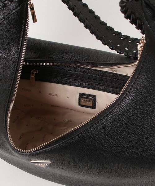 Guess(ゲス)の「PETRA Hobo Bag ショルダーバッグ ハーフムーンバッグ(ショルダーバッグ・レディース・ブラック・ONE SIZE)」の11枚目の写真