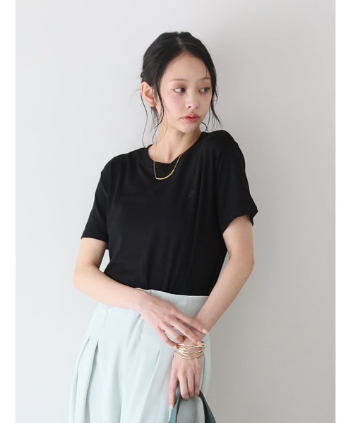 fifth(フィフス)の「にこちゃん刺しゅうベーシックTシャツ(Tシャツ/カットソー・レディース・ホワイト/ブラック・M)」の2枚目の写真