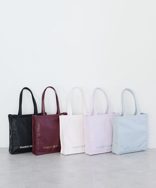Maison de FLEUR(メゾンドフルール)の「ファスナー付きキャリーオンスクエアトート(トートバッグ・レディース・ブラック/ライトピンク/ラベンダー/ボルドー/ライトブルー・FREE)」の9枚目の写真