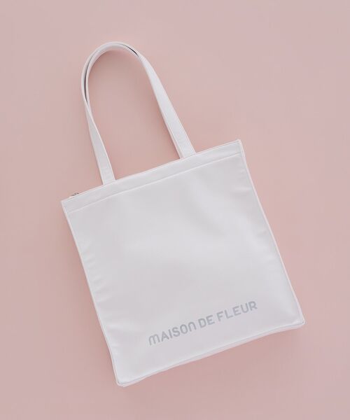 Maison de FLEUR(メゾンドフルール)の「ファスナー付きキャリーオンスクエアトート(トートバッグ・レディース・ブラック/ライトピンク/ラベンダー/ボルドー/ライトブルー・FREE)」の19枚目の写真