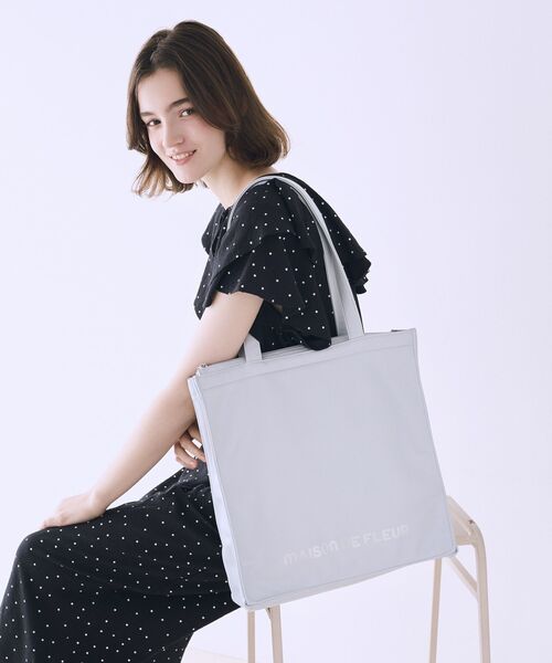 Maison de FLEUR(メゾンドフルール)の「ファスナー付きキャリーオンスクエアトート(トートバッグ・レディース・ブラック/ライトピンク/ラベンダー/ボルドー/ライトブルー・FREE)」の22枚目の写真