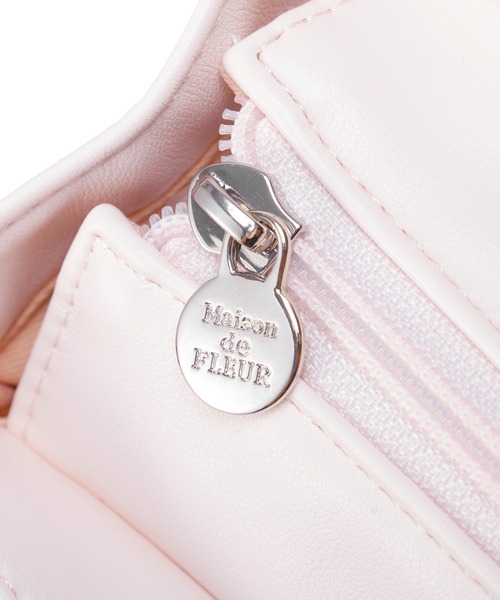 Maison de FLEUR(メゾンドフルール)の「ファスナー付きキャリーオンスクエアトート(トートバッグ・レディース・ブラック/ライトピンク/ラベンダー/ボルドー/ライトブルー・FREE)」の7枚目の写真