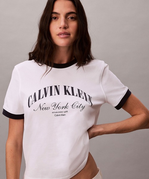 Calvin Klein(カルバン・クライン)の「【ZOZO限定】ロゴ リンガーTシャツ(Tシャツ/カットソー・レディース・ホワイト/ブラック・XS/S/M)」の1枚目の写真