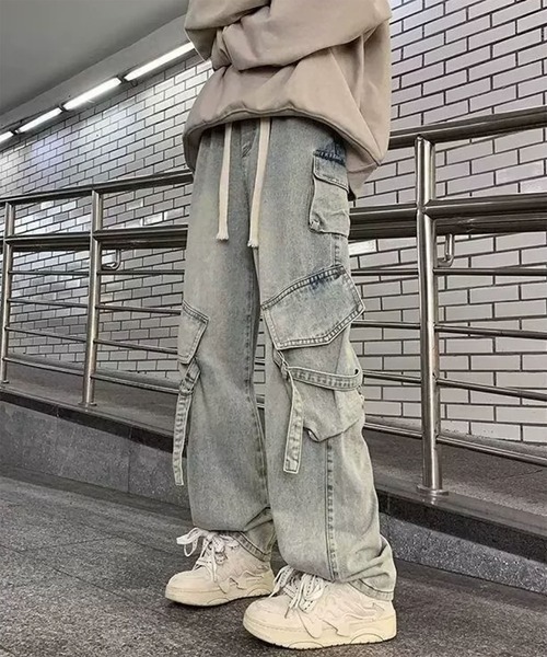 WESTBOY(ウエストボーイ)の「ヴィンテージウォッシュ ニーベルト カーゴデニムパンツ WO26W7PT07(デニムパンツ・メンズ・ブラック/ブルー・M/L/XL)」の2枚目の写真