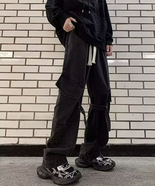 WESTBOY(ウエストボーイ)の「ヴィンテージウォッシュ ニーベルト カーゴデニムパンツ WO26W7PT07(デニムパンツ・メンズ・ブラック/ブルー・M/L/XL)」の1枚目の写真