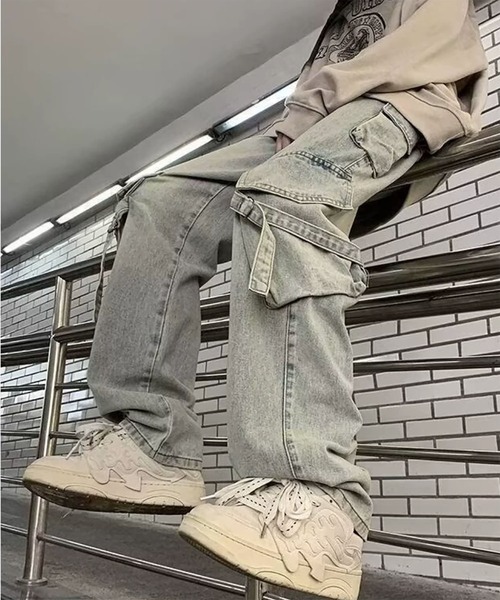 WESTBOY(ウエストボーイ)の「ヴィンテージウォッシュ ニーベルト カーゴデニムパンツ WO26W7PT07(デニムパンツ・メンズ・ブラック/ブルー・M/L/XL)」の4枚目の写真