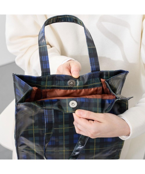 ROOTOTE(ルートート)の「ルートート / A4 縦型 トートバッグ チェック柄 ラミネート 撥水 雨の日 レッスンバッグ EU.アーキャトル.ラミネート-Z(トートバッグ・レディース・グリーン/ブラック・FREE)」の8枚目の写真