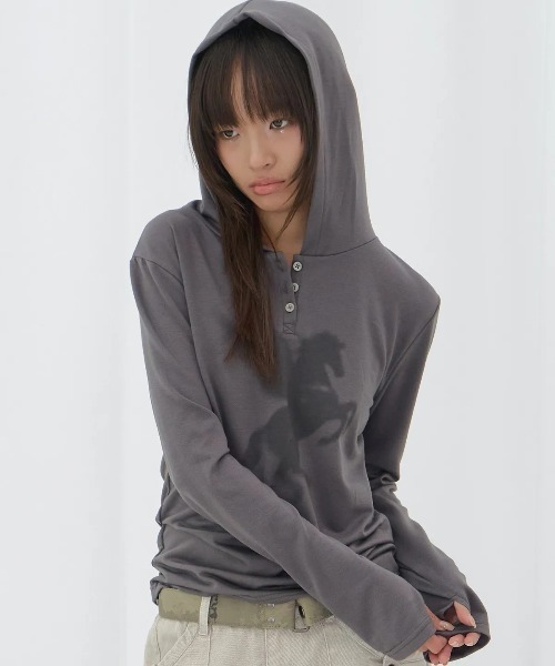 FANCY CLUB(ファンシークラブ)の「◇FANCYCLUB◇ブランド直輸入正規品/ペガサス フーデッド ロングスリーブ PEGASUS HOODED LONG SLEEVE(Tシャツ/カットソー・レディース・ホワイト/チャコール・FREE)」の4枚目の写真