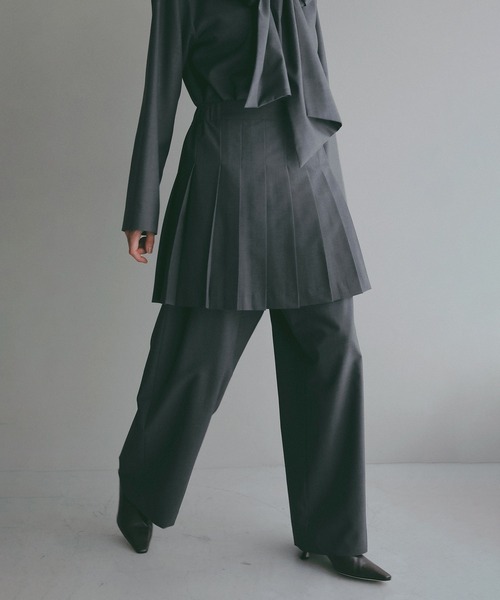 MANOF(マノフ)の「PLEATS SKIRT SET PANTS(その他パンツ・レディース・グレー/ベージュ・S/M)」の2枚目の写真